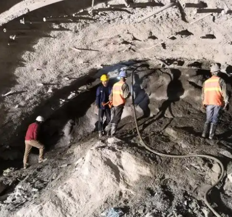 秦皇岛隧道拱顶带模注浆料，微膨胀注浆料的特点及施工工艺